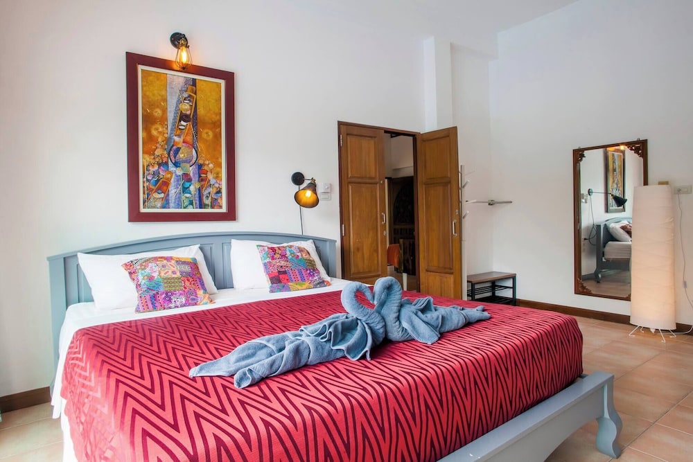 Villa With Private Pool and Mountain Views