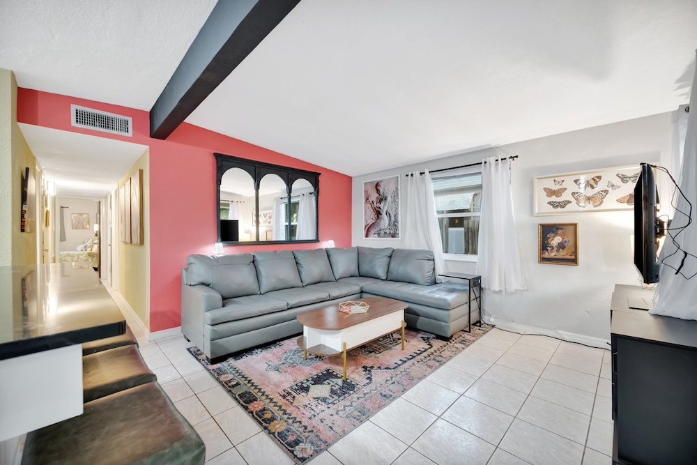 Family Home 10 Mins to Beach Pets Welcome