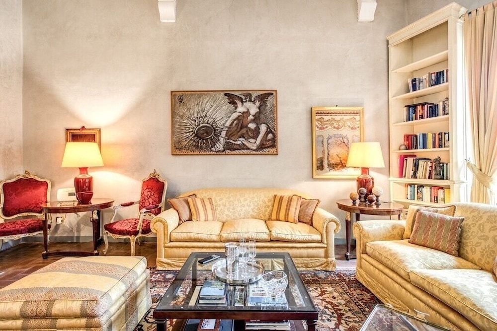 Wonderful Apartment With Balcony In Piazza Margana