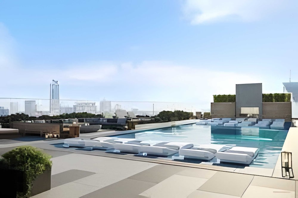 The Emma Penthouse: Modern 2BR Condo, Steps From Rainey St. & Lady Bird Lake