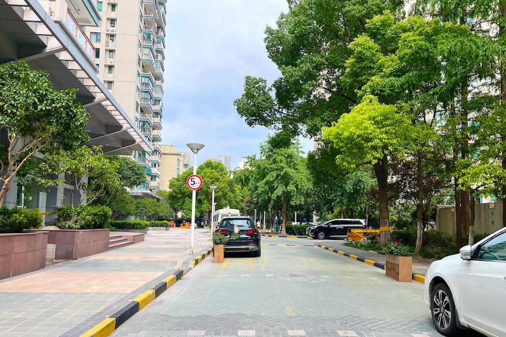 Tyms Xujiahui Stylish 1BR APT