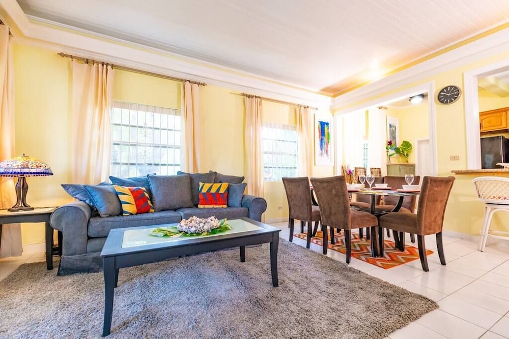 Blue Ocean Village House at Cable Beach