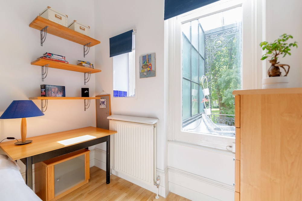 Philbeach Balcony- 2bed flat in Earls Ct