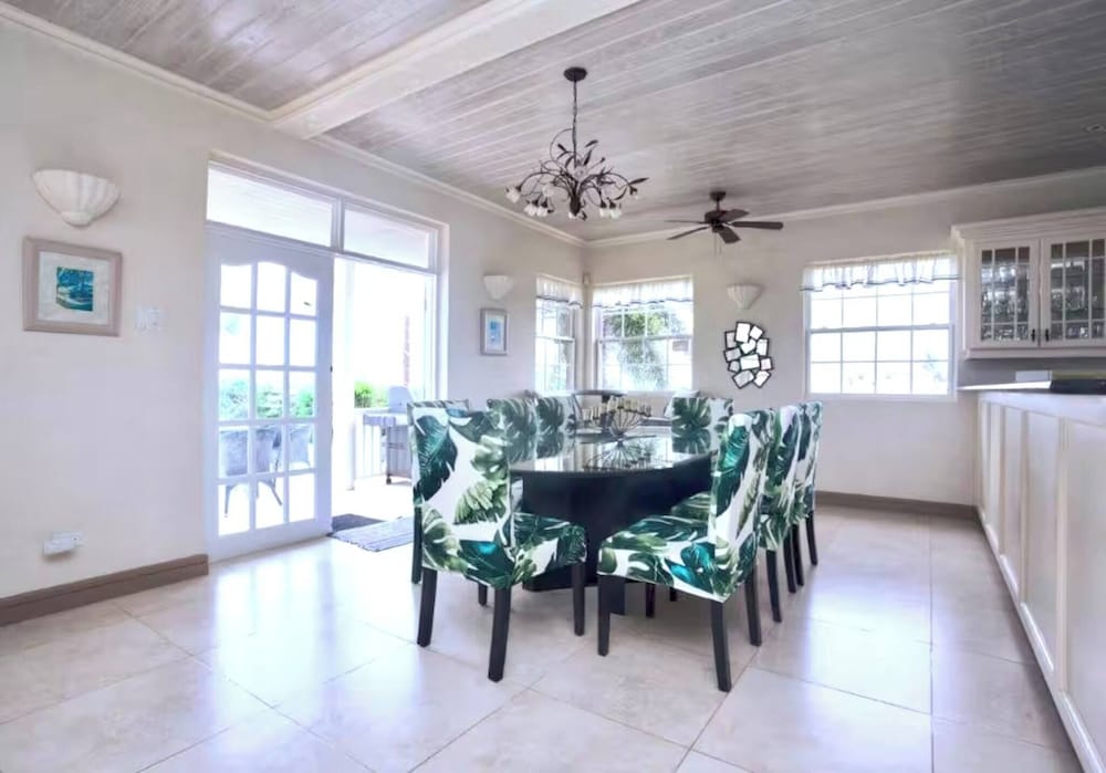 Landsdown House 5bd by Zenbreak