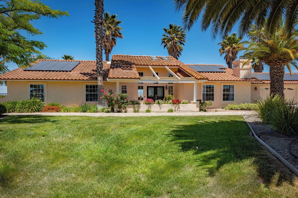 Hilltop Oasis