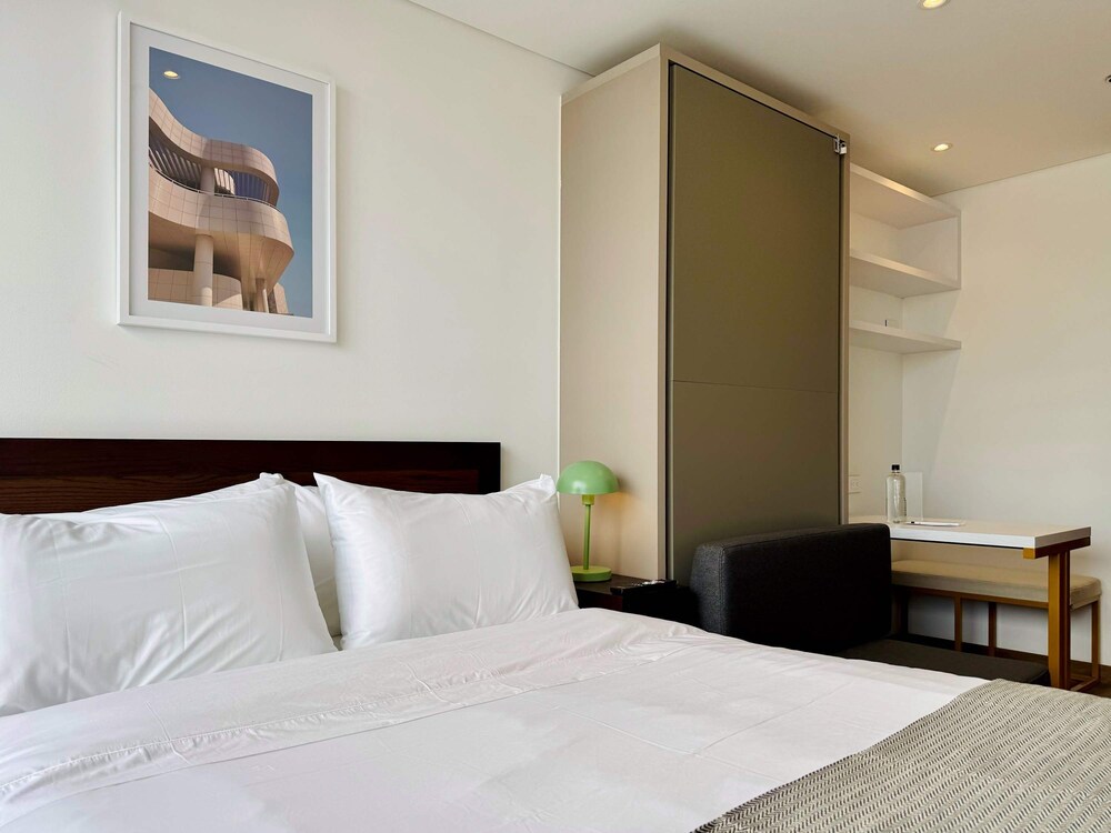 w Impressive 1BR in Bogota
