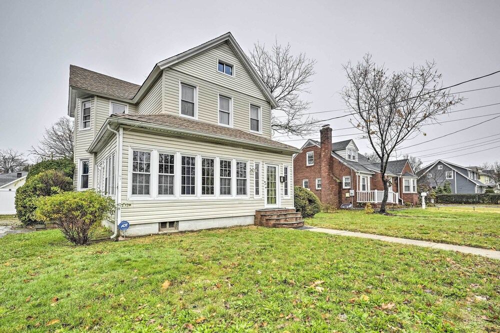 Charming Long Island Home w/ Fenced Yard! view 3