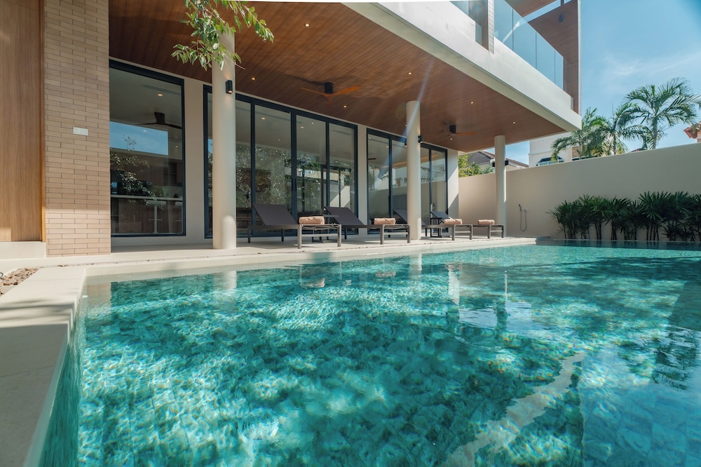 Modern Tropical Pool Villa - Saiyuan
