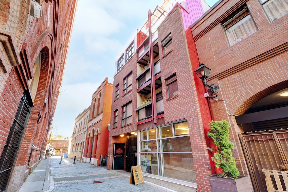 Hotel Waddington Flats - Image 1