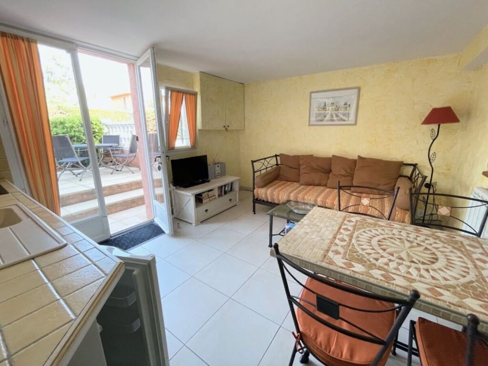 Rose Comfortable Holiday Residence view 5