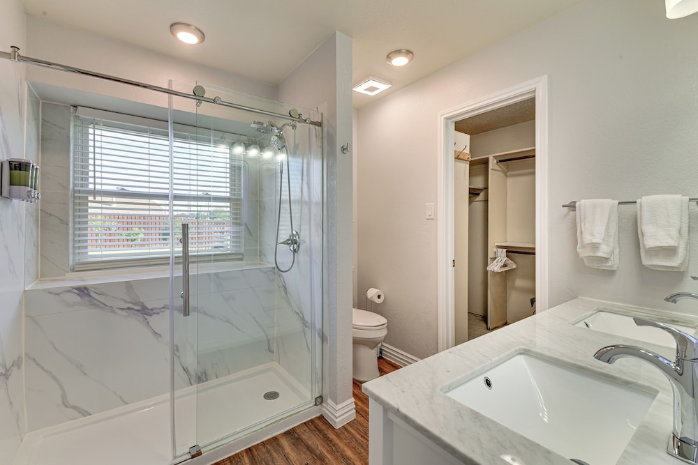 Pet-friendly Family Home 3 Mi to Lake Lewisville