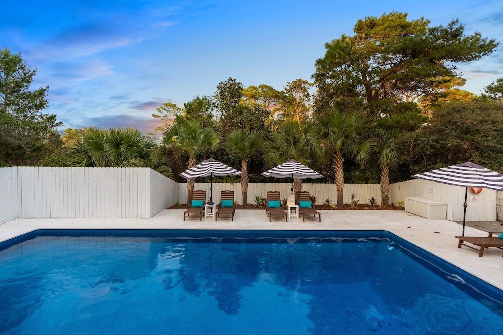 30A Florida Flashback by Avantstay Private Pool Golf Cart 3 Blocks to Beach