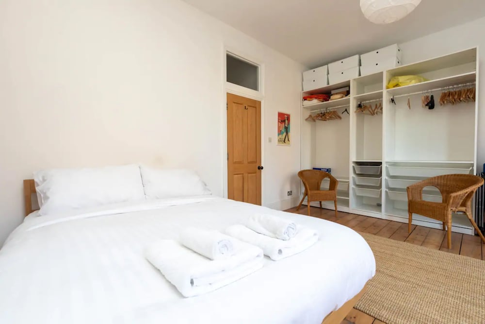 Spacious and Bright 2 Bedroom Flat in Kentish Town