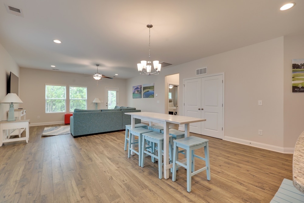 3 Mi to Sand & Surf: Ocean Isle Beach Retreat!