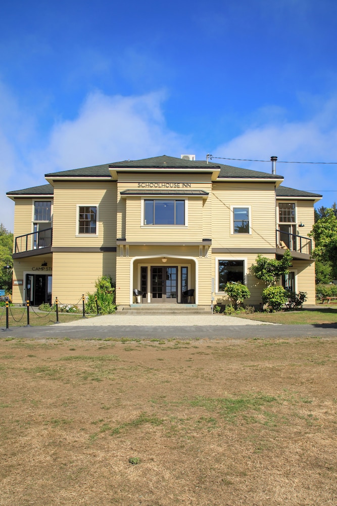 The Historic Schoolhouse Inn