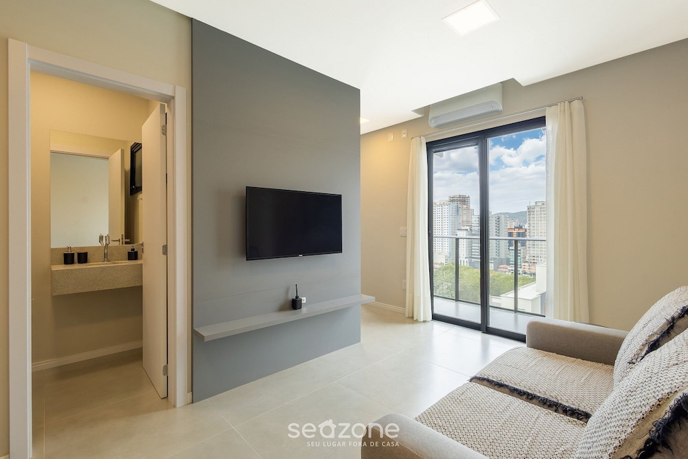 Your Exclusive Stay Just Steps From the sea in Meia Praia - FFS II