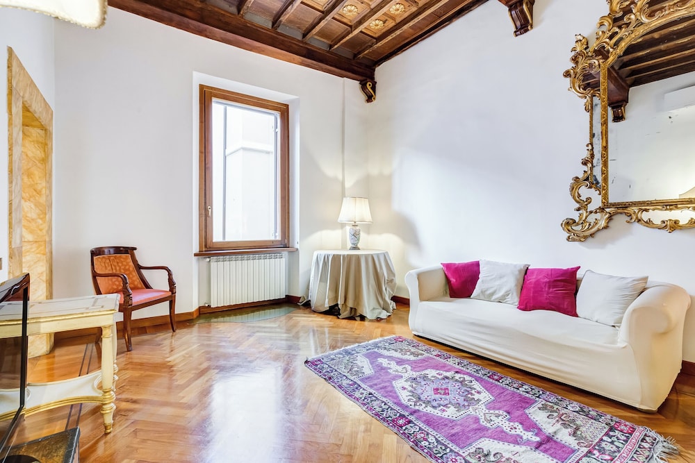 Historical Apartment near Piazza Navona
