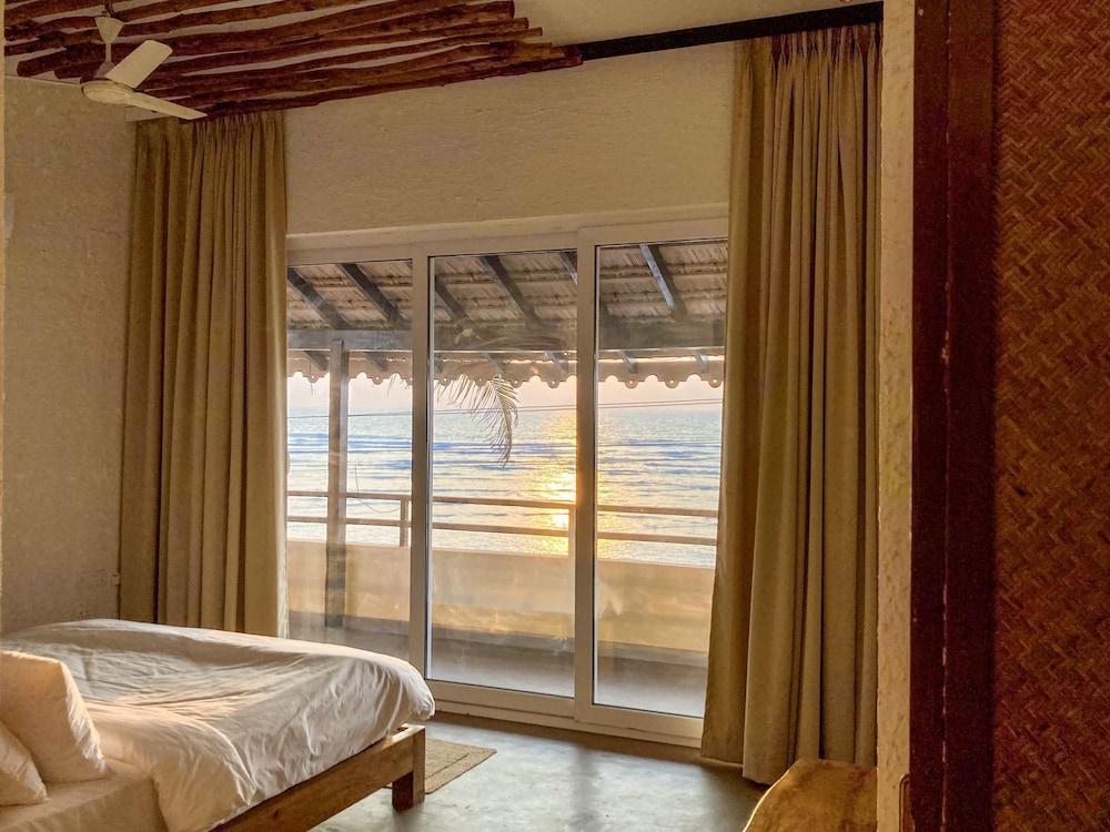 Dolce Far Niente 4BHK Villa Ashwem Beach