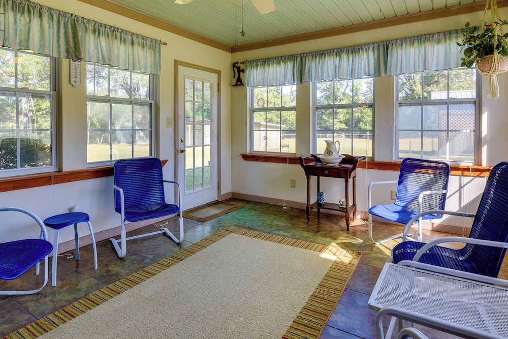 Vintage Chipley Getaway on Large Private Property - Property Image 4