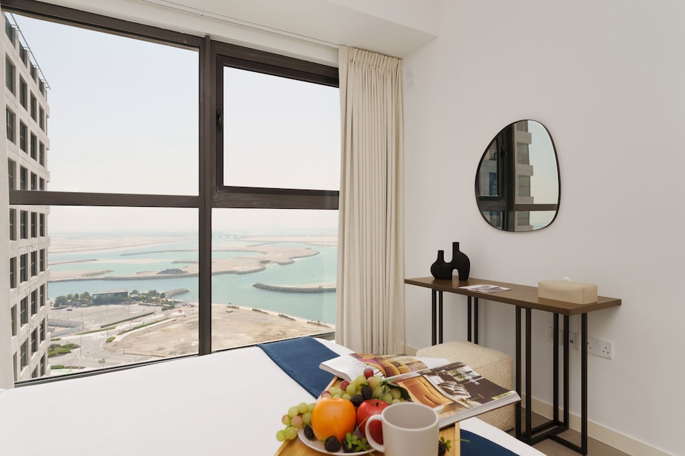 Modern Panoramic Sea View Apt on Al Reem Island