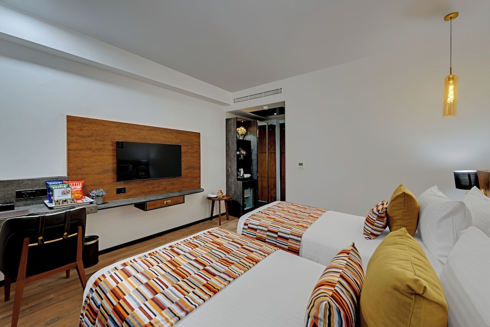 Hays AIR By Ahuja Residences - Golf Course Ext. Road & Sector 51