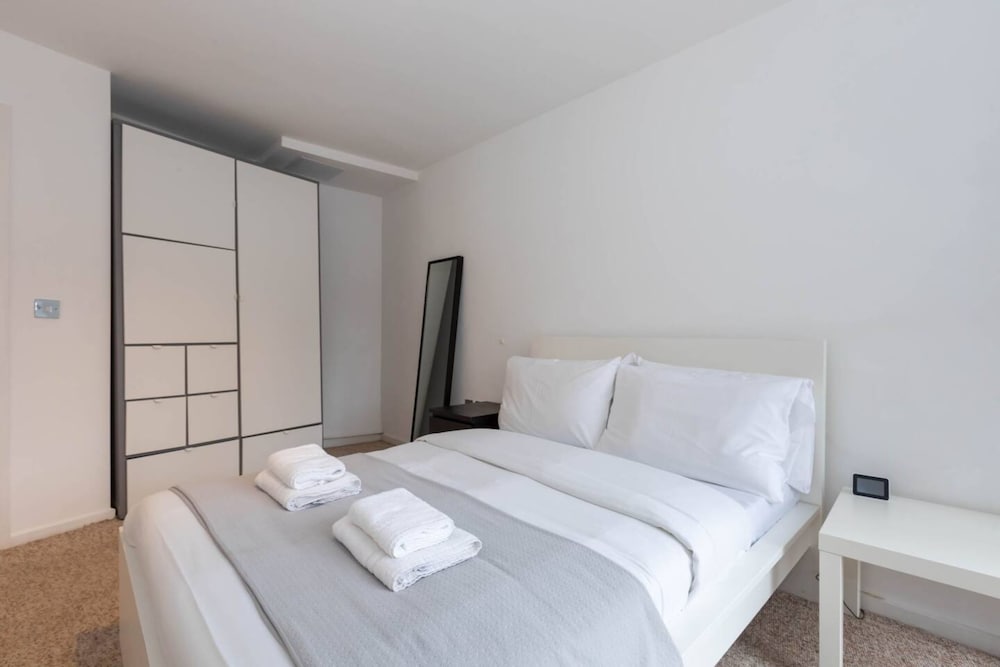 Radiant 2 Bedroom Apartment in East London