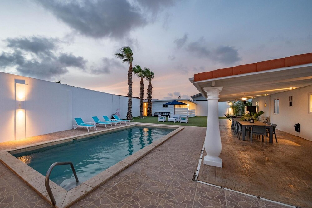 NEW 5BR Villa w Pool Patio Great Location
