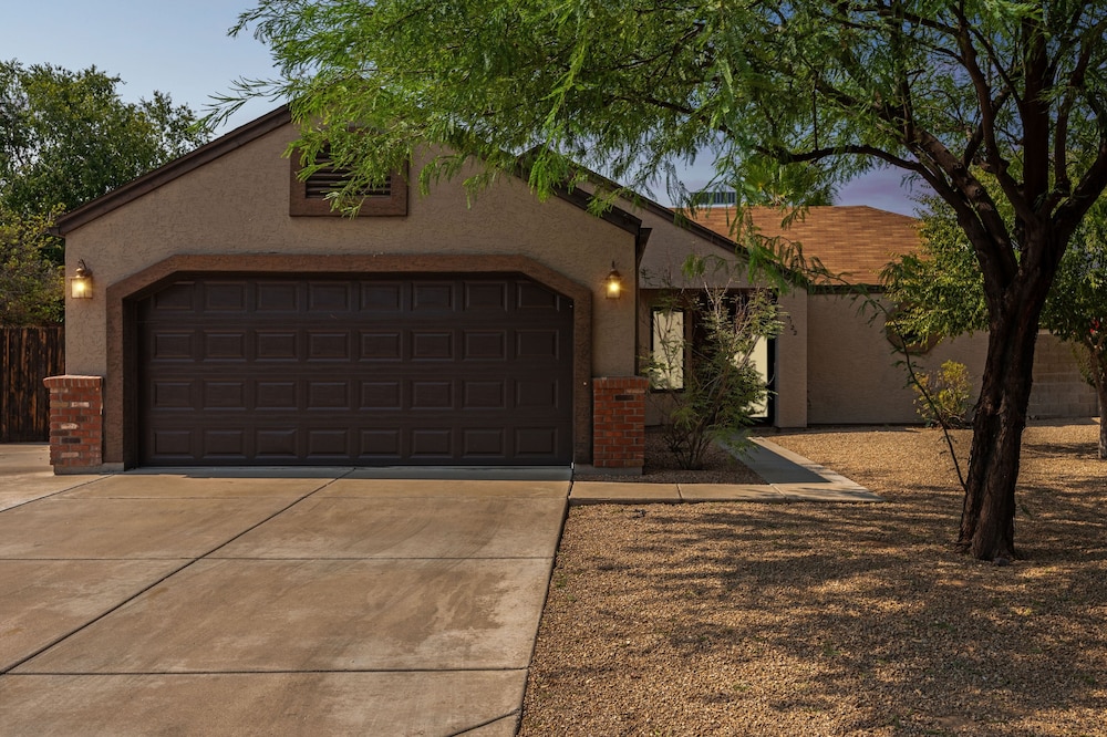 Beautifully Renovated Glendale Retreat 3 Bedroom Home by RedAwning