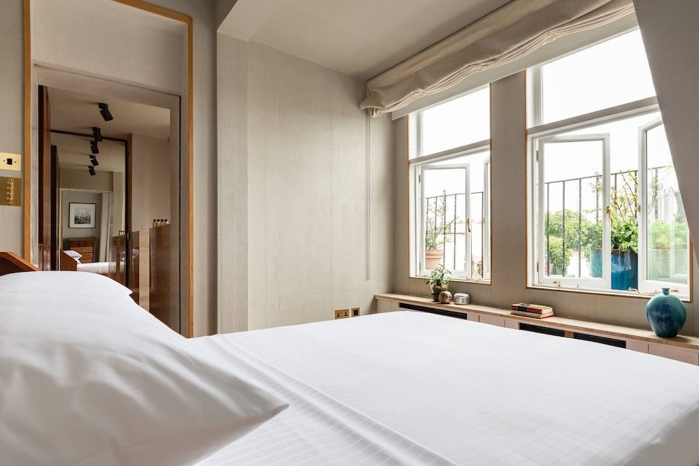 Pont Street IV by Onefinestay