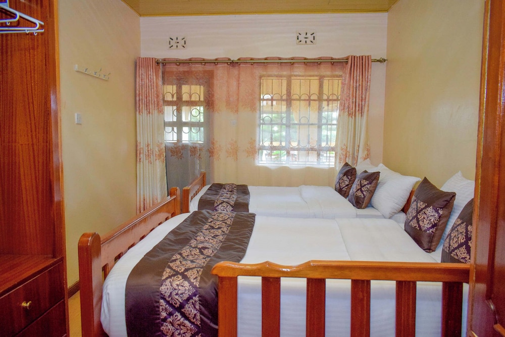 Leafy Park Villa