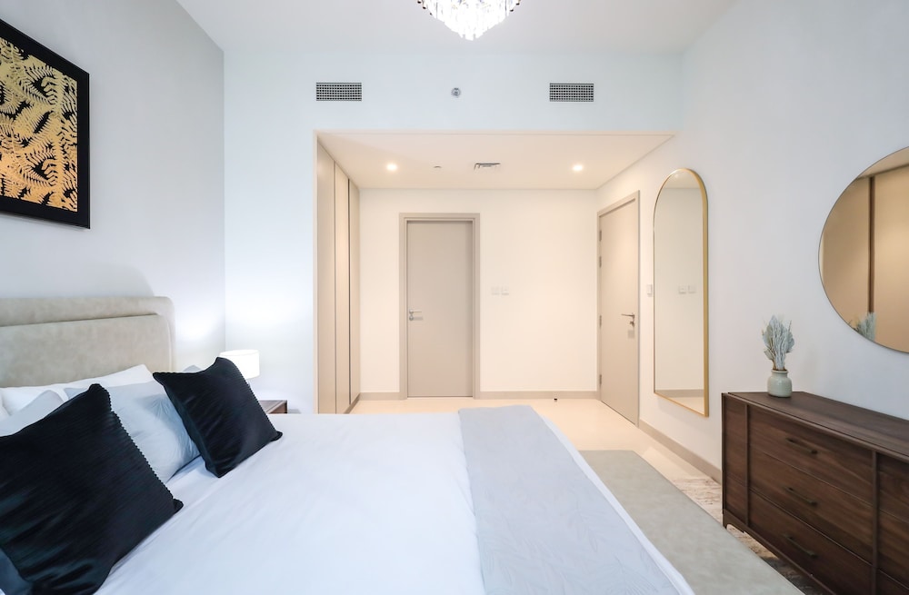 Elite LUX Holiday Homes - Dubai Creek Oasis 2BR Luxe w Burj View