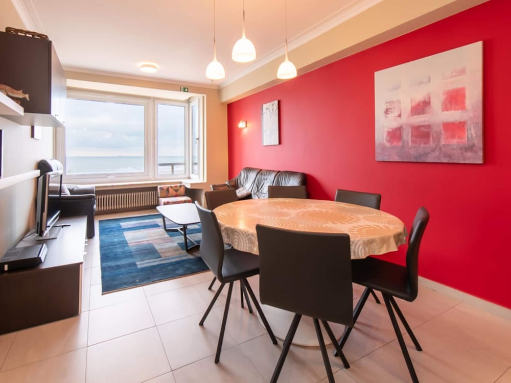 Apartment With Frontal sea View