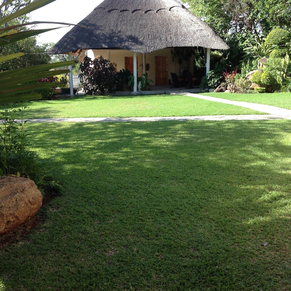 Lynn's Guest House
