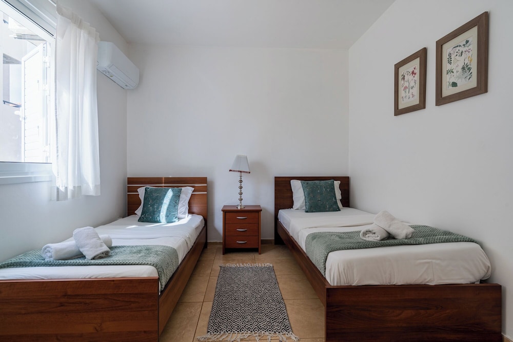 Levante - 2-BR Apt. & Terrace in Larnaca