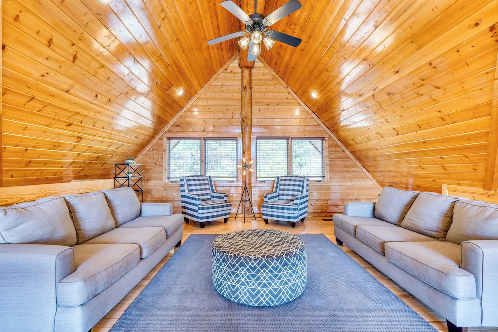 Pinnacle Chalet by Avantstay Luxury Cabin w/ Panoramic Views, Fireplace & Game Room