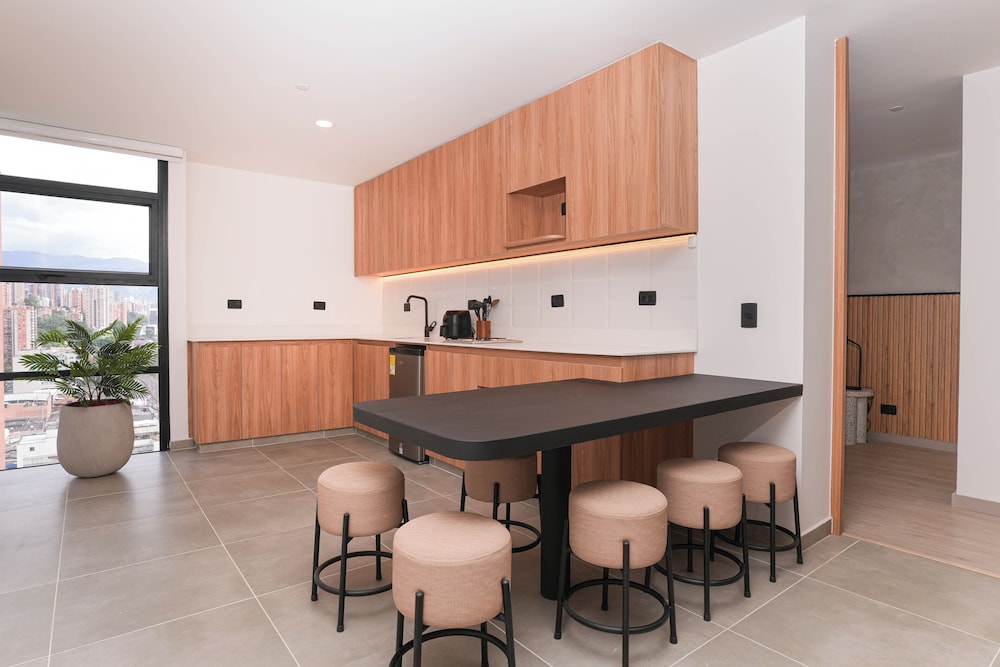Metropolitan Living by HOUSY