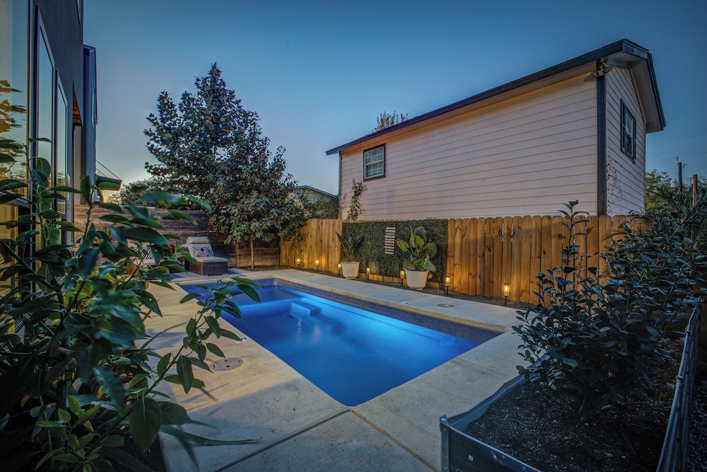 New Build, Private Pool, Near Pearl/riverwalk