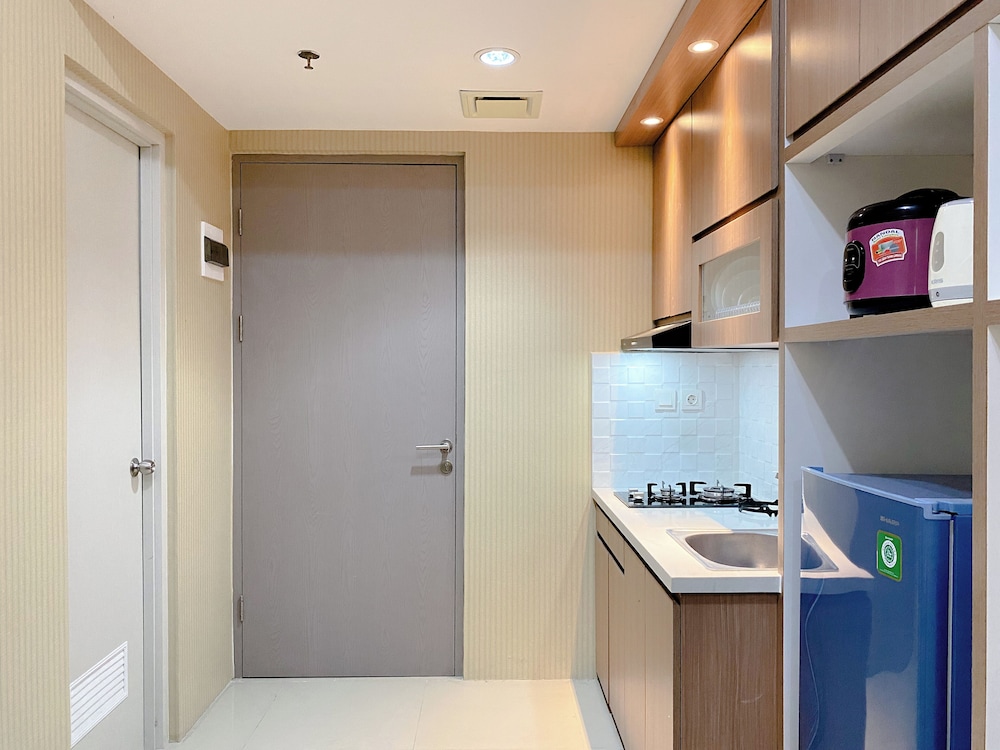 Minimalist And Enjoy Living 1Br Vasanta Innopark Apartment
