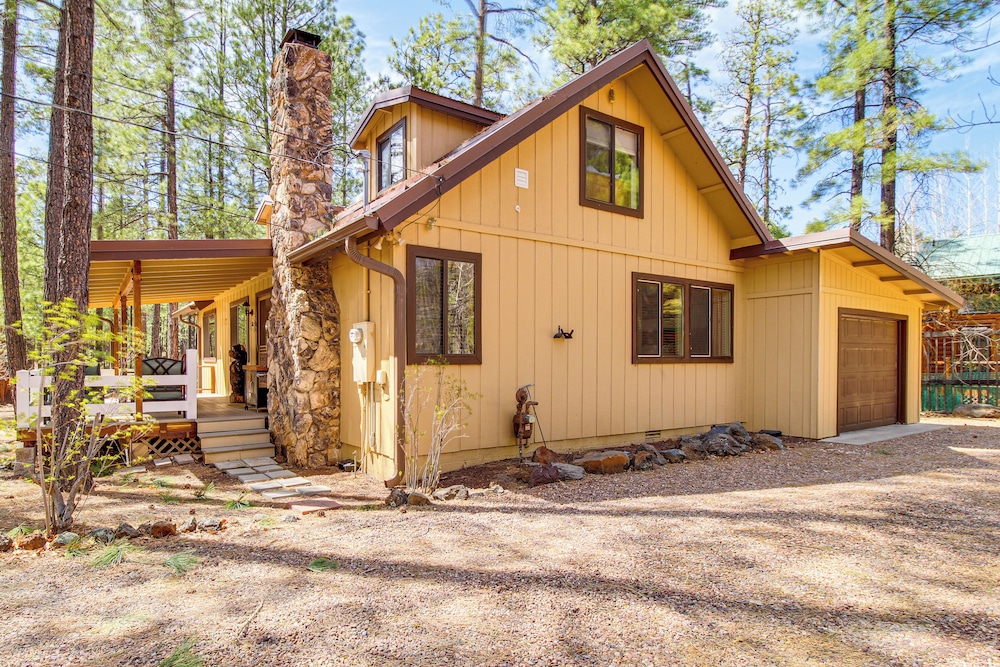 Game Room + Fireplace! Family Retreat in Pinetop