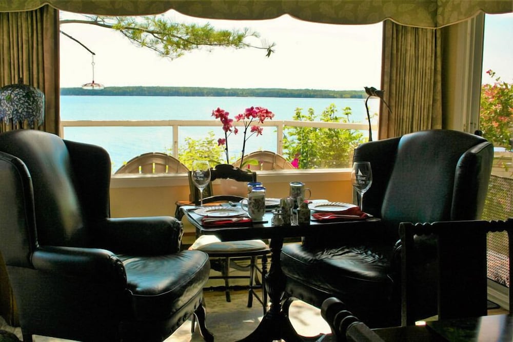 A Boat to Sea Bed & Breakfast