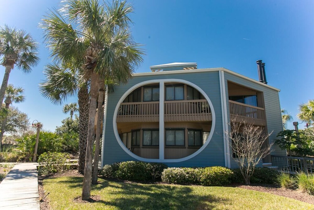 Hibiscus E203 Free Activities, Oceanfront, Wifi, 3 Pools view 5
