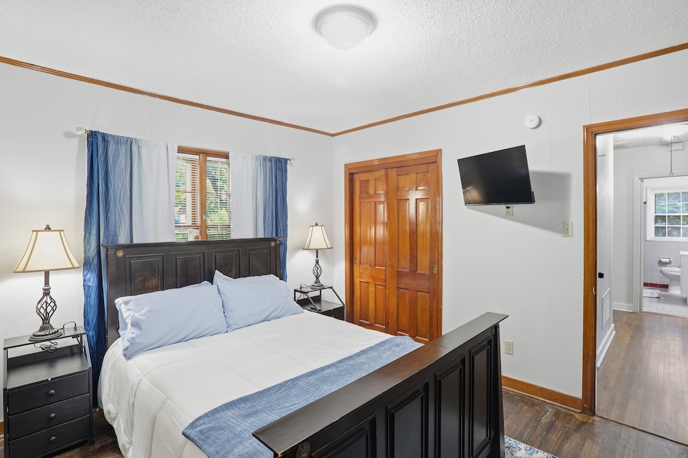 Bluff City Gem With Game Room 3 Bedroom Home