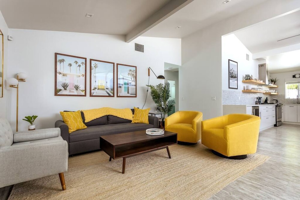 Mid-century Gem w Secret 4th Bedroom Near Downtown view 3