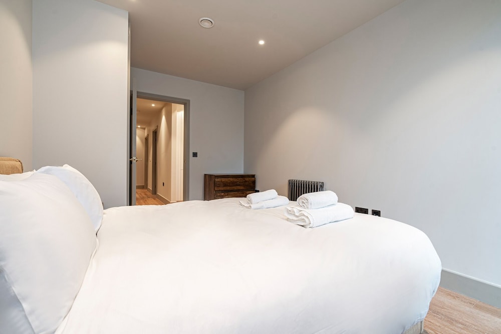 Spacious Flat in North London