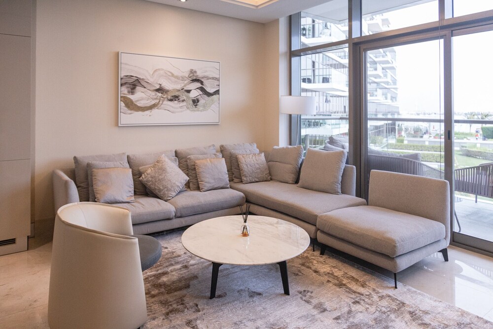 Palm Perfection 3BR with Private Beach