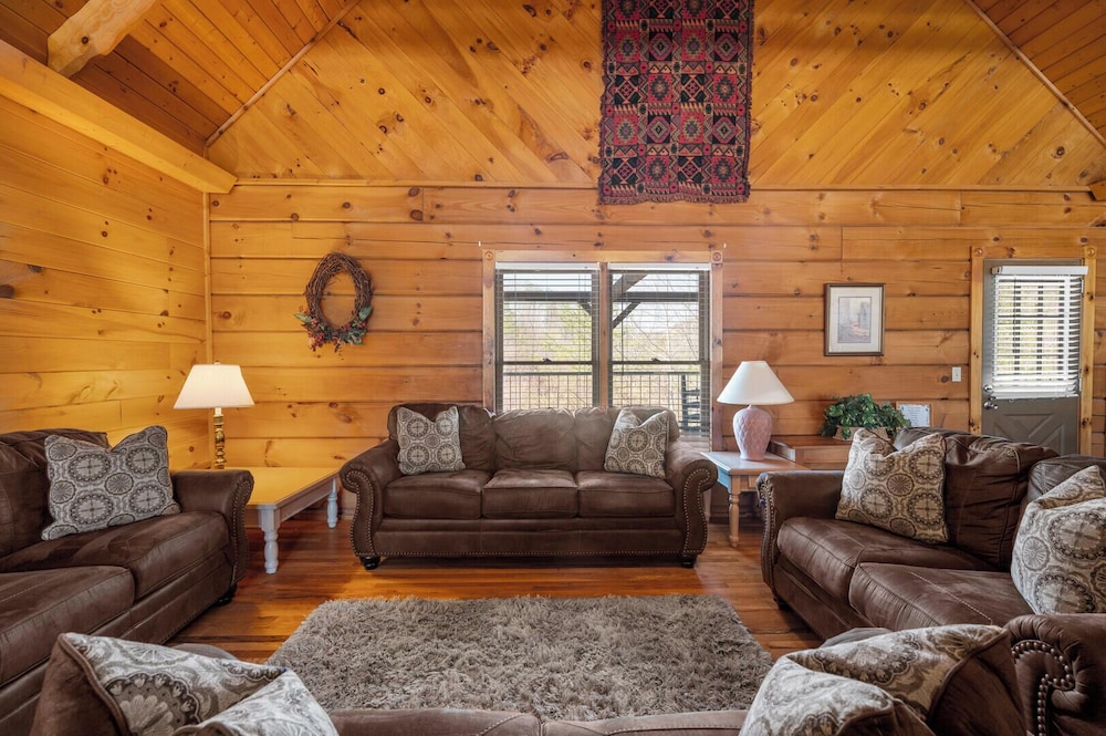 Country Pines Lodge