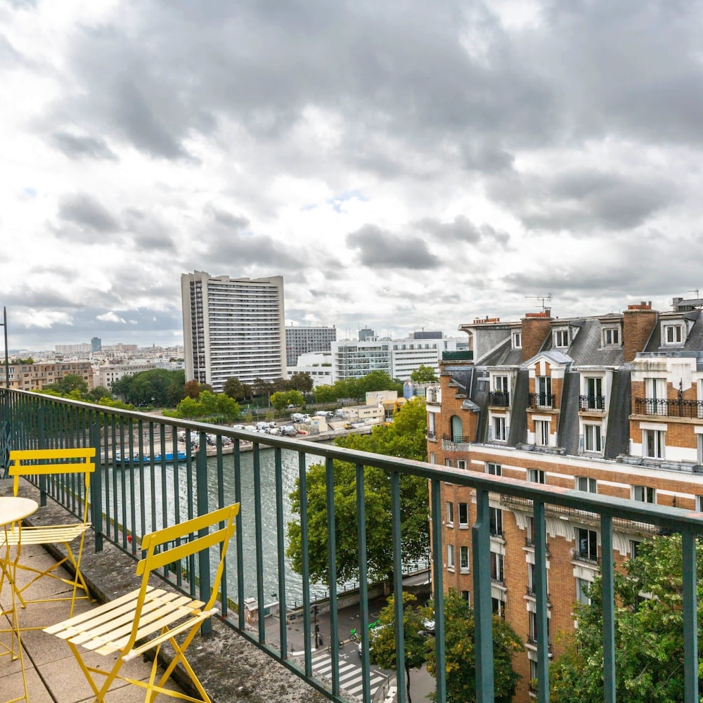Amiral View Great 1 Bedroom Apartment in Paris