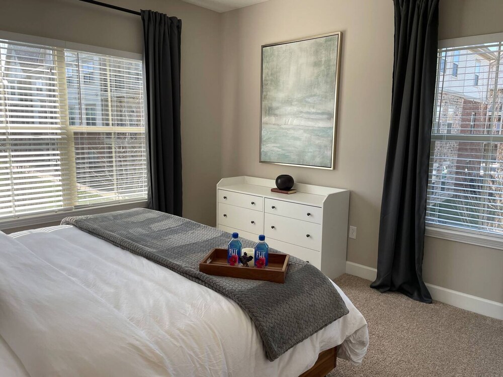 2BR Water Views W D Walkable Pool Gym
