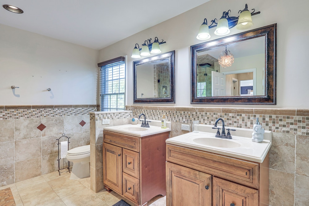 Hot Tub & Pool: Family Home 5 Mi to Princeton!