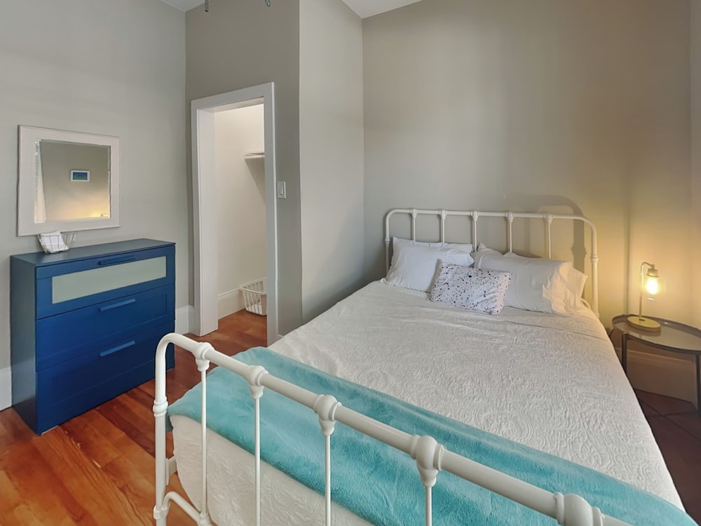 Sealy Street Duo by Ryson Vacation Rentals